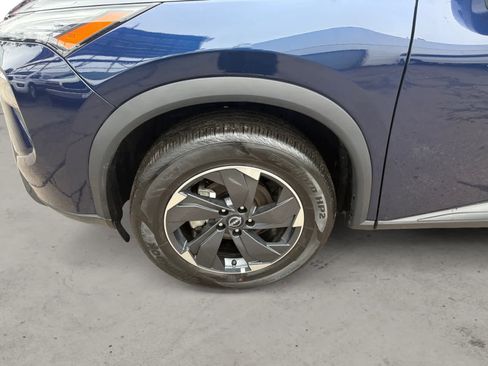 Used 2025 Nissan Rogue SV image 7