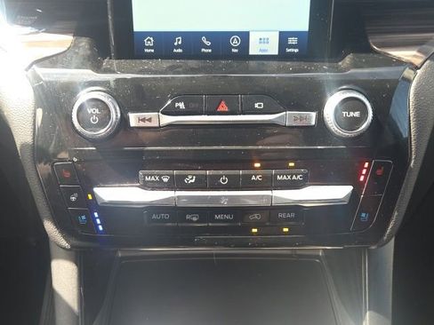 Used 2022 Ford Explorer Limited w/ Limited Technology Package AWD/4WD image 32