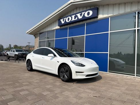 Used 2020 Tesla Model 3 Standard Range Plus RWD image 1