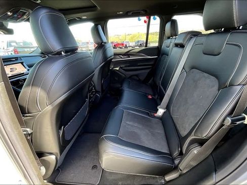 New 2026 Jeep Grand Cherokee Altitude AWD/4WD image 10