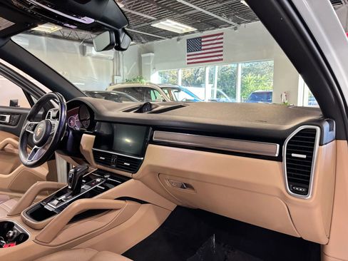 Used 2019 Porsche Cayenne S AWD/4WD image 11