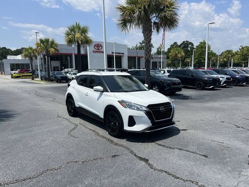 Used 2024 Nissan Kicks SV w/ Interior Electronics Package FWD image 2