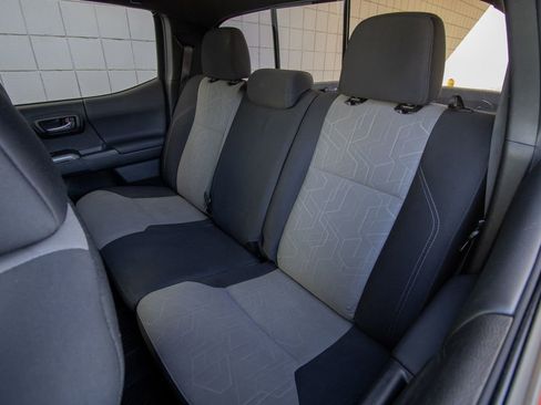 Used 2022 Toyota Tacoma TRD Off-Road image 17