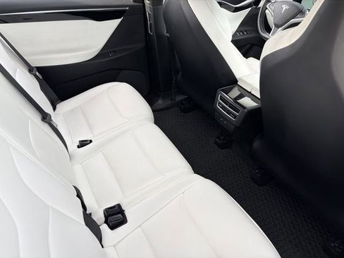 Used 2018 Tesla Model X 75D image 22