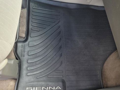 Used 2017 Toyota Sienna LE FWD image 15