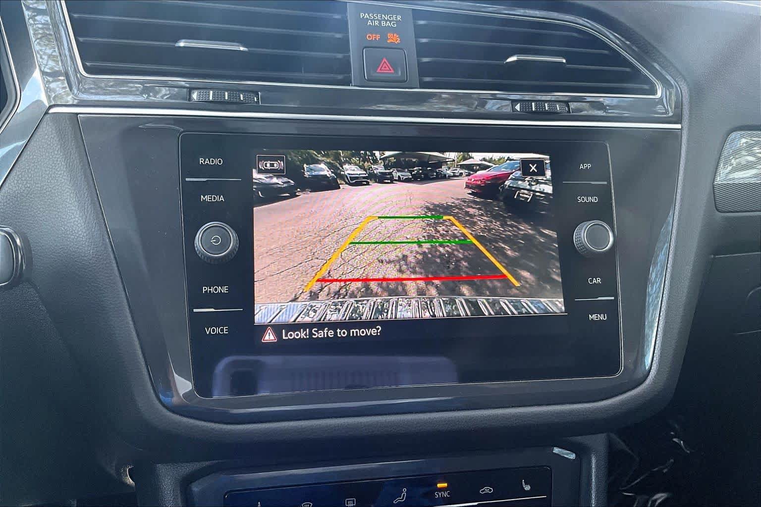 Used 2022 Volkswagen Tiguan SE w/ Panoramic Sunroof Package FWD image 27