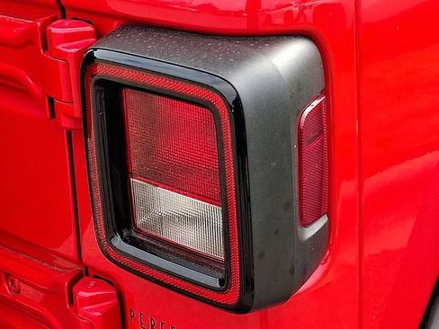 Used 2018 Jeep Wrangler Sport AWD/4WD image 26