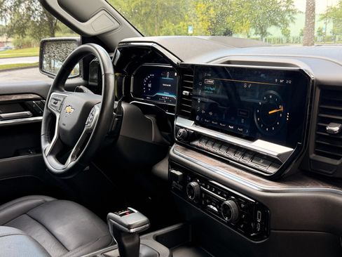 Used 2024 Chevrolet Silverado 1500 LTZ AWD/4WD image 19