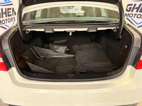 Used 2011 Mercedes-Benz E 350 4MATIC Sedan image 17