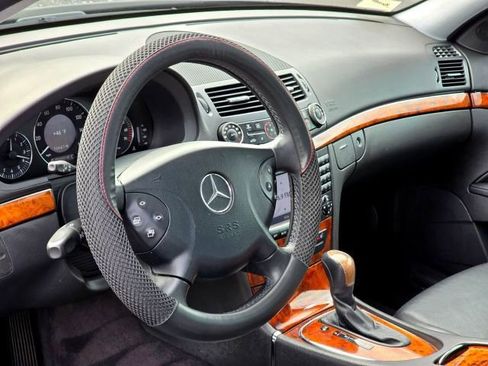 Used 2005 Mercedes-Benz E 320 4MATIC Sedan image 11