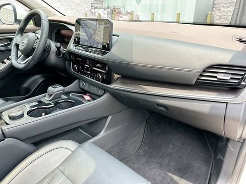 Certified 2023 Nissan Rogue Platinum w/ Platinum Premium Package image 31