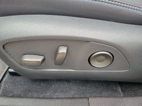 Used 2025 Chevrolet Equinox EV LT FWD image 20