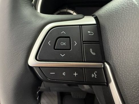 Used 2026 Toyota Highlander XLE AWD/4WD image 10