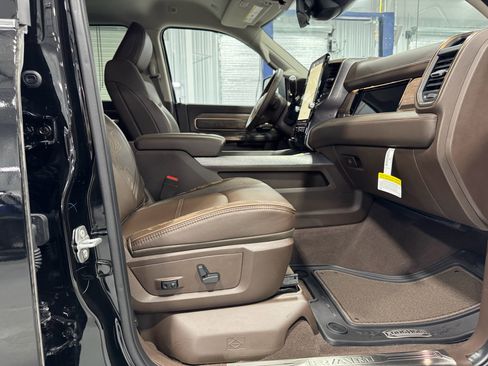 Used 2025 RAM 3500 Longhorn image 19