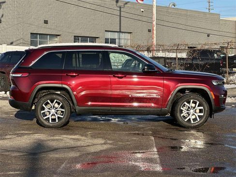 New 2025 Jeep Grand Cherokee Limited image 2