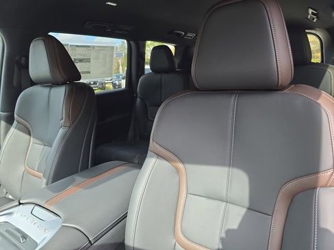 New 2026 Nissan Armada SL w/ Captain's Chari Seat Package image 25