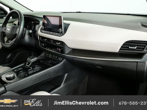 Used 2025 Nissan Rogue SV AWD/4WD image 22