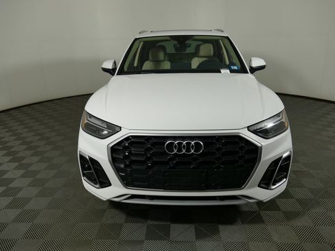 Used 2024 Audi Q5 e Premium w/ Convenience Package image 8