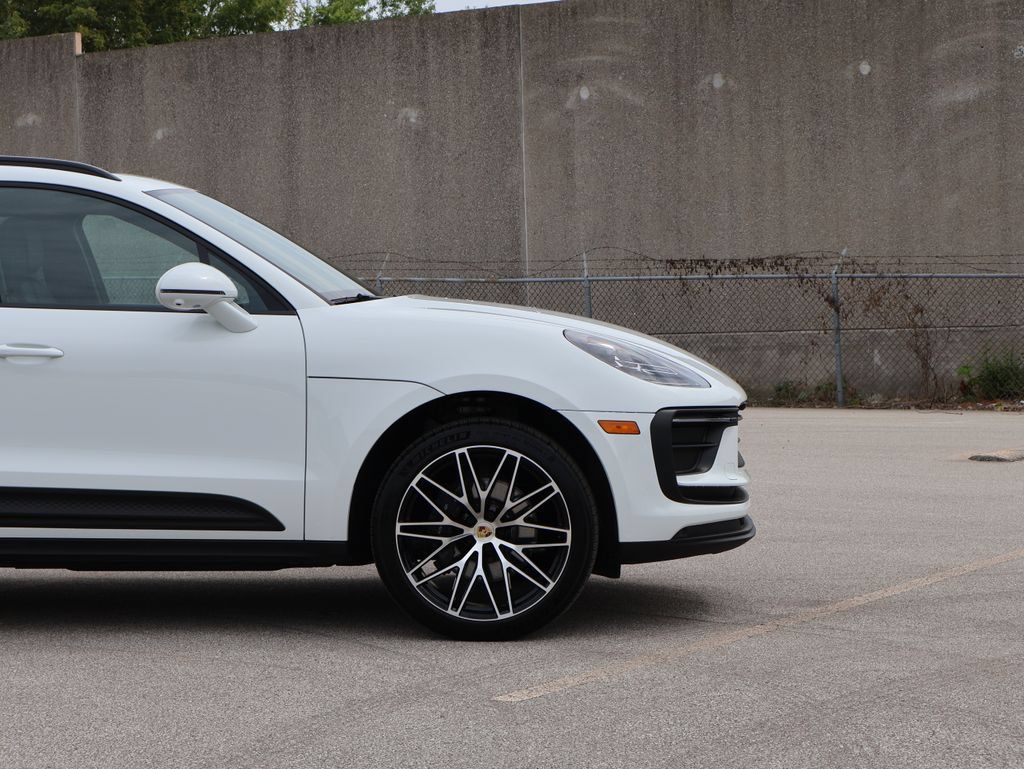 Used 2026 Porsche Macan AWD/4WD image 10