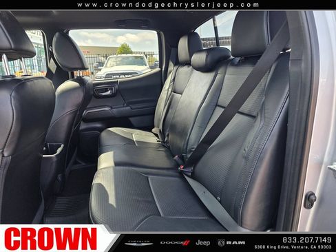 Used 2018 Toyota Tacoma TRD Sport w/ TRD Premium Sport Package AWD/4WD image 19
