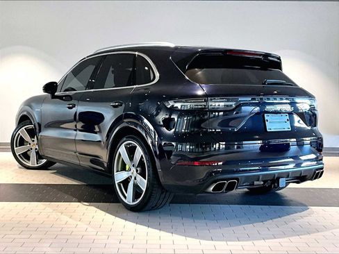 Used 2023 Porsche Cayenne Turbo S image 3