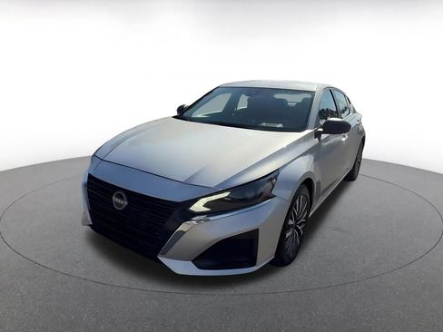 Used 2025 Nissan Altima 2.5 SV FWD image 7