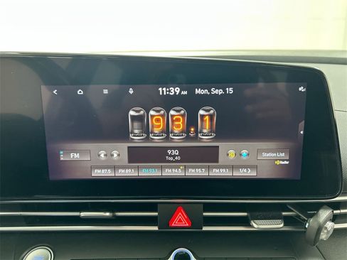 Used 2023 Hyundai Elantra SEL w/ Convenience Package image 14