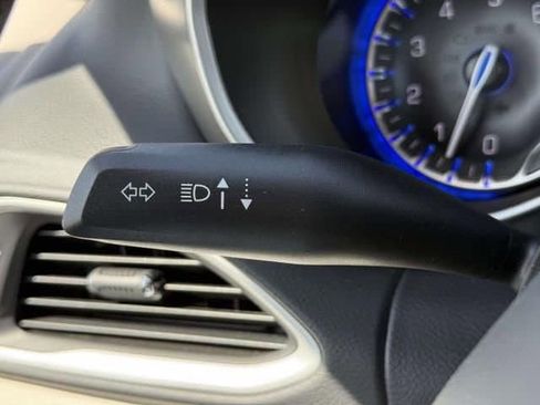 Used 2024 Chrysler Pacifica Touring-L FWD image 21