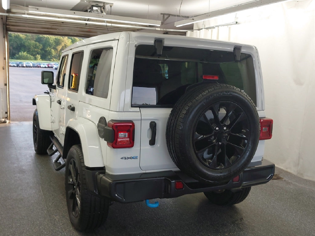 Used 2024 Jeep Wrangler Unlimited Sahara AWD/4WD image 11