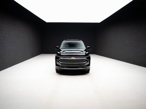 Used 2024 Chevrolet Suburban LT w/ Luxury Package RWD image 81