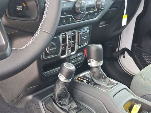 New 2025 Jeep Gladiator Sport image 18