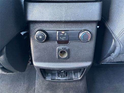 Used 2017 Ford Explorer XLT image 17