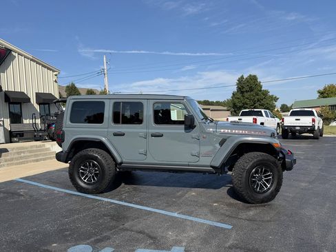 Used 2025 Jeep Wrangler Unlimited Rubicon AWD/4WD image 2