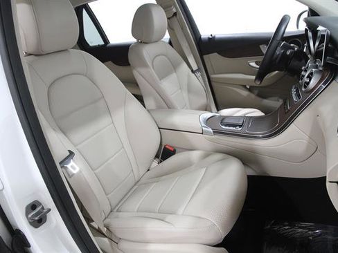 Used 2022 Mercedes-Benz GLC 300 4MATIC image 17