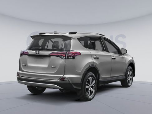 Used 2018 Toyota RAV4 XLE image 2