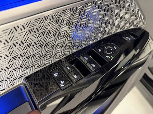 Used 2023 BMW 760i xDrive image 39