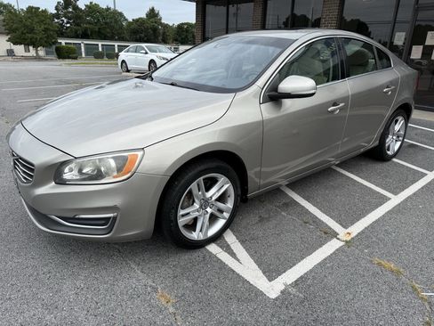 Used 2014 Volvo S60 T5 image 1