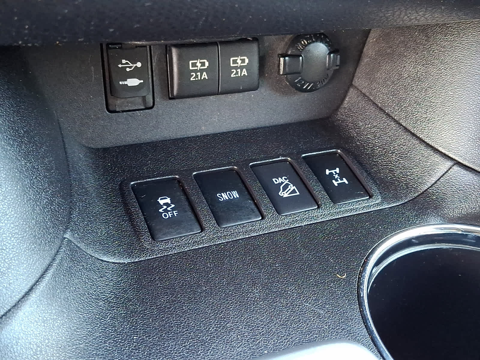 Used 2018 Toyota Highlander XLE AWD/4WD image 28
