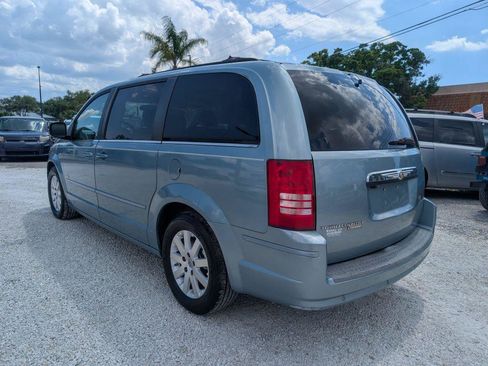 Used 2008 Chrysler Town & Country Touring FWD image 5