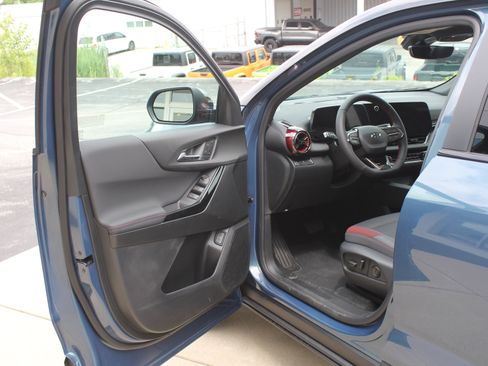 New 2026 Chevrolet Equinox RS w/ Convenience Package III FWD image 8