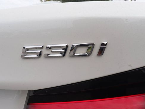 Used 2023 BMW 530i w/ Convenience Package RWD image 10