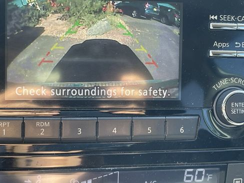 Used 2014 Nissan Rogue SV FWD image 7