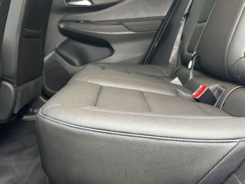 Used 2025 Buick Envista Sport Touring image 25