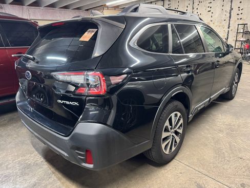 Used 2022 Subaru Outback Premium AWD/4WD image 2