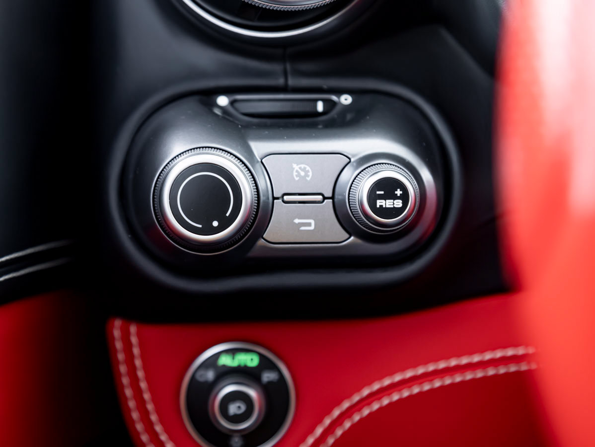 Used 2019 Ferrari Portofino RWD image 27
