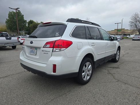Used 2011 Subaru Outback 2.5i Premium w/ All-Weather Pkg image 8