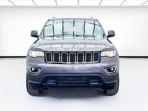 Used 2020 Jeep Grand Cherokee Laredo image 2