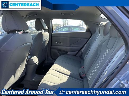 Used 2023 Hyundai Elantra SEL w/ Convenience Package FWD image 9
