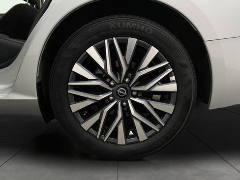 Certified 2025 Nissan Altima 2.5 SV FWD image 11
