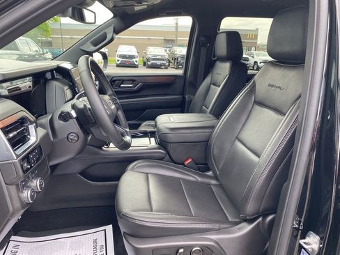 Used 2025 GMC Yukon XL Denali AWD/4WD image 10